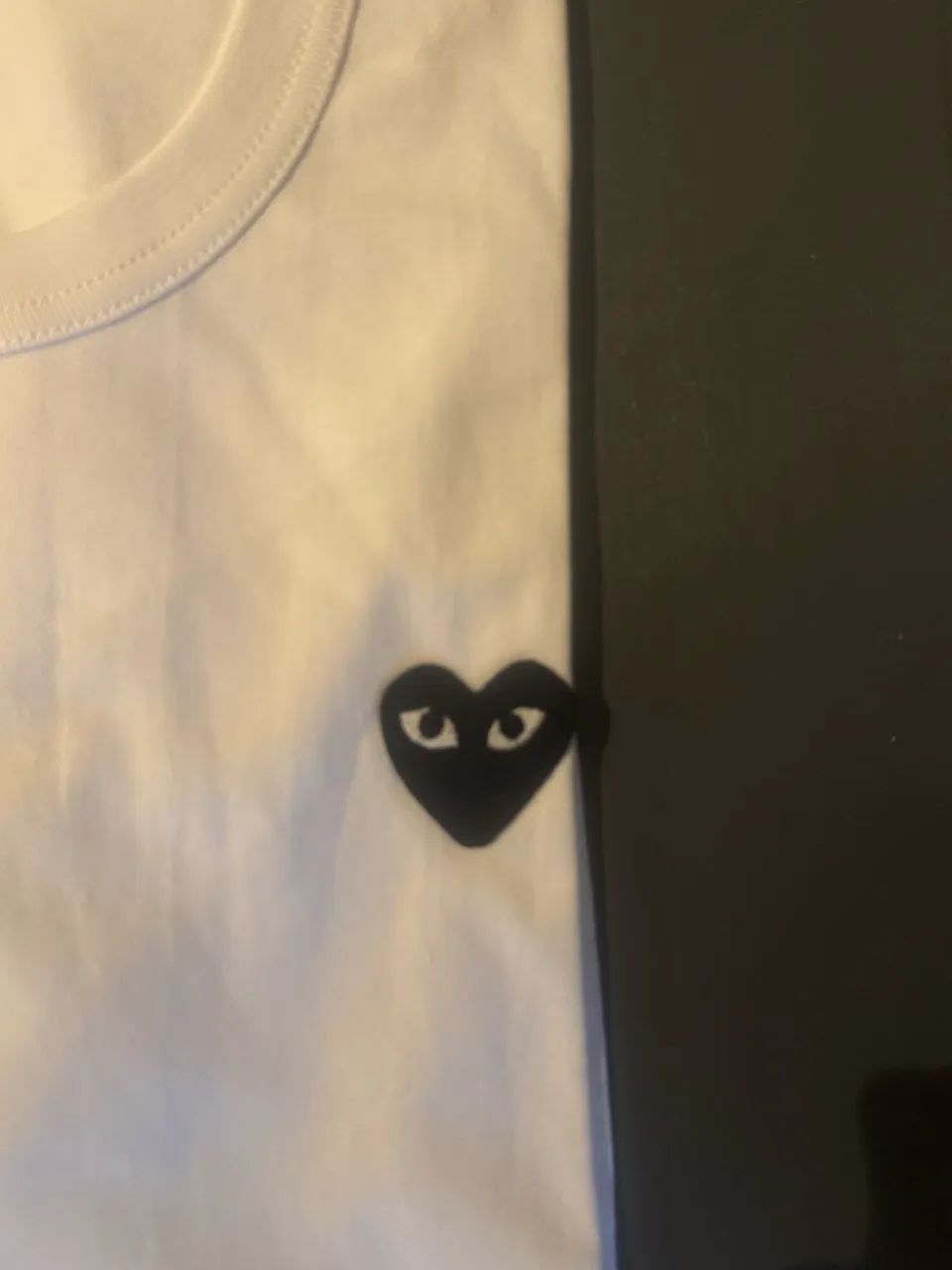 Camiseta Comme Des Garçons Play - Foto 4