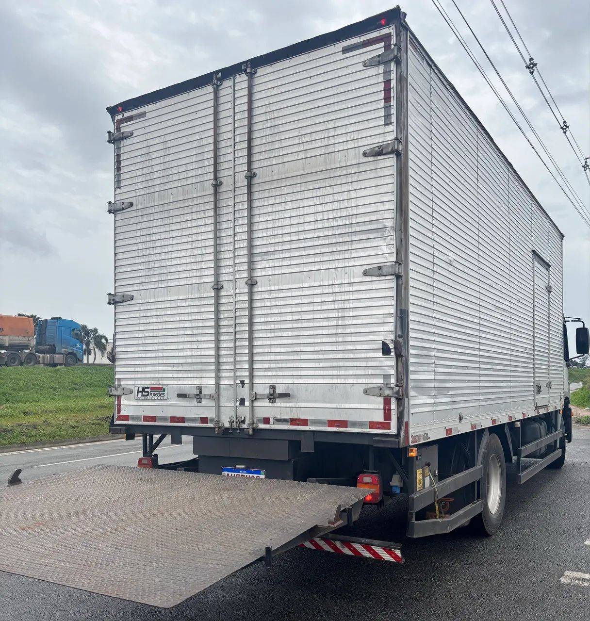 Plataforma elevado,temos caminhão completo,Van,saveiro FRETE E VIAGEM  - Foto 4