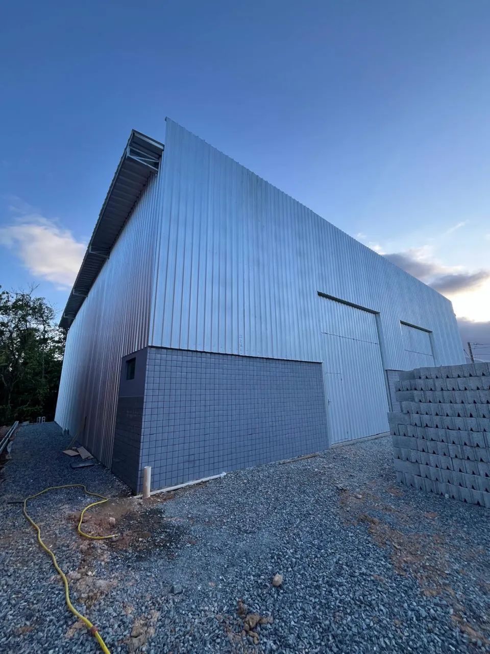 Alugo GALPÃO 360m2 integral ou parcial 180m2 - Foto 5