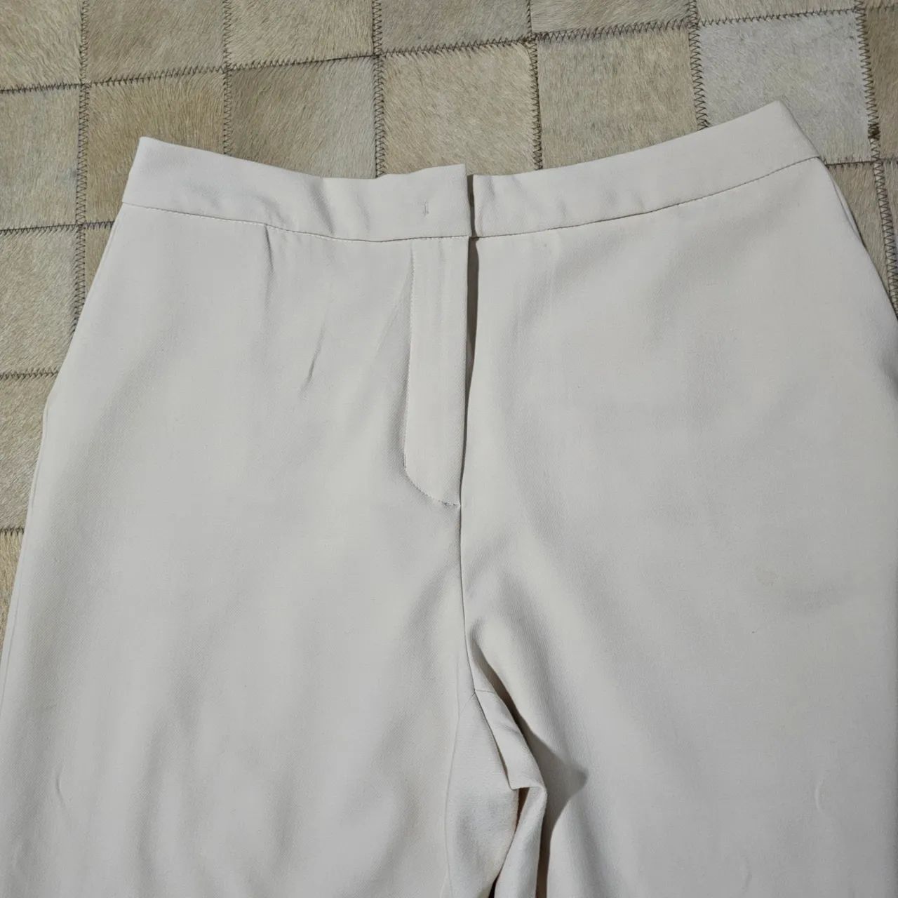Calça tecido off white shoulder - Foto 2
