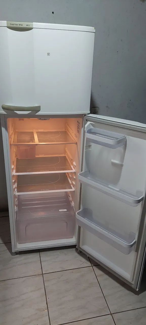Geladeira Electrolux DF40 Frost Free Branca  - Foto 3