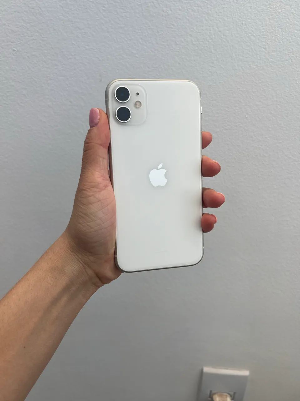 Vendo iPhone 11 128gb seminovo cor branco  - Foto 2