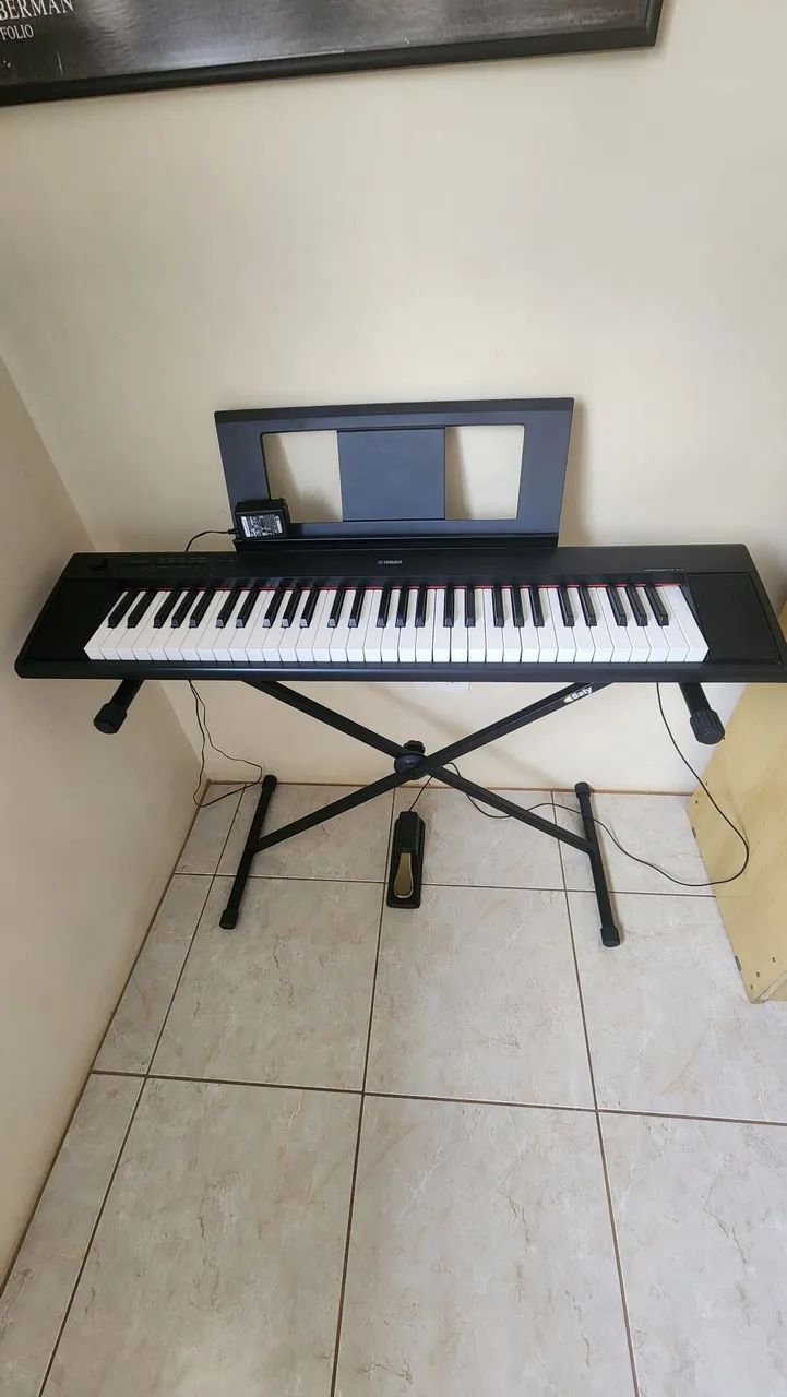 ヤマハ NP-12 piaggeroブラック　ペダル付き YAMAHA Teclado portátil NP12 com 61 teclas - preto : Amazon.com.br