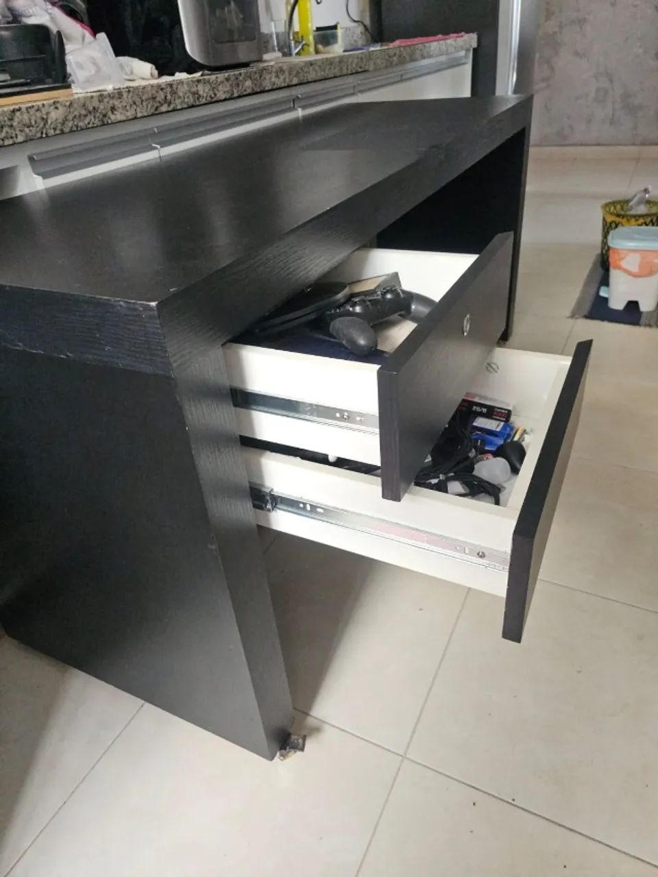 Mesa com 2 gavetas mogno maciço - Foto 3