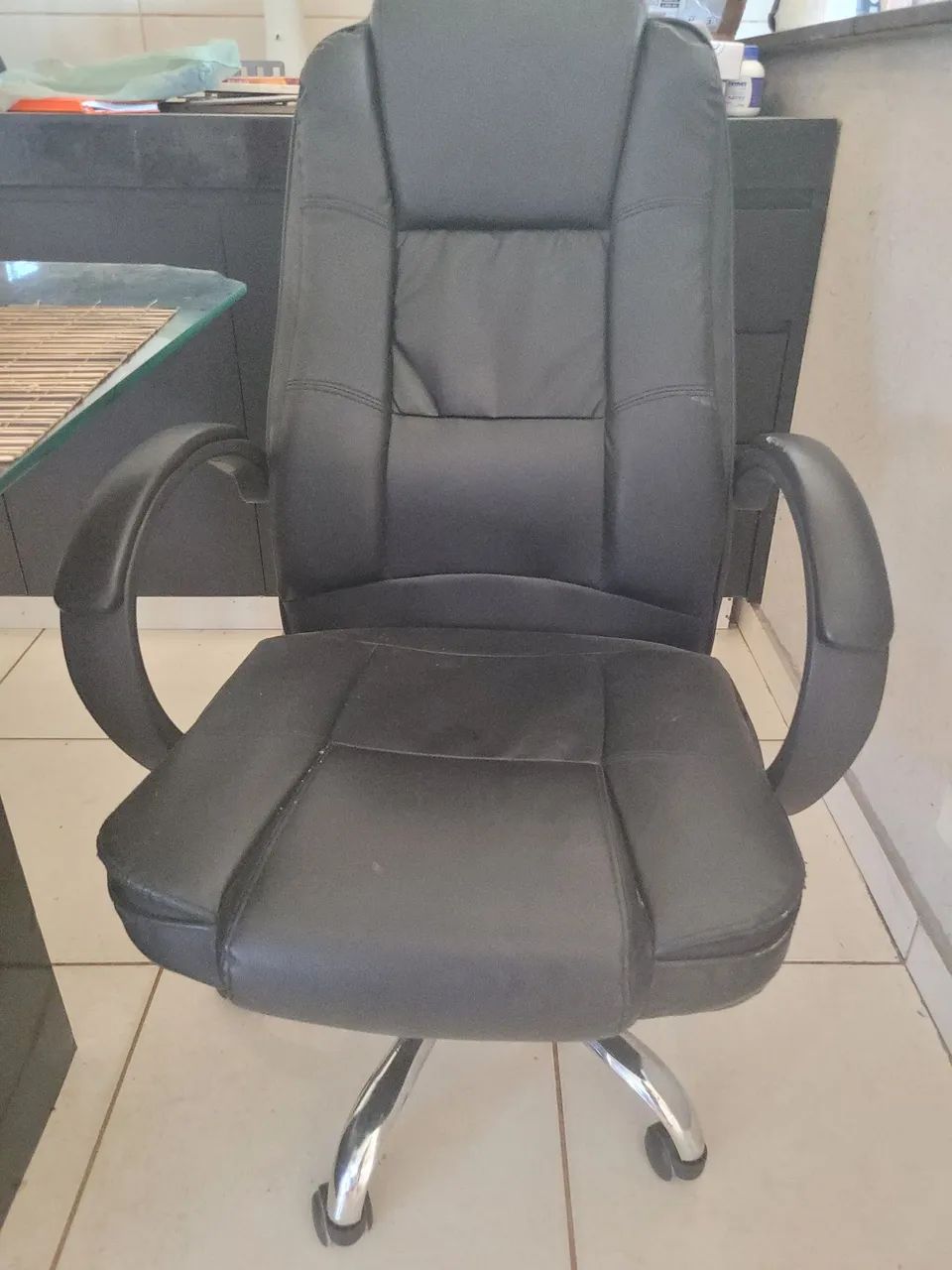 Cadeira de escritório em couro  - Foto 2