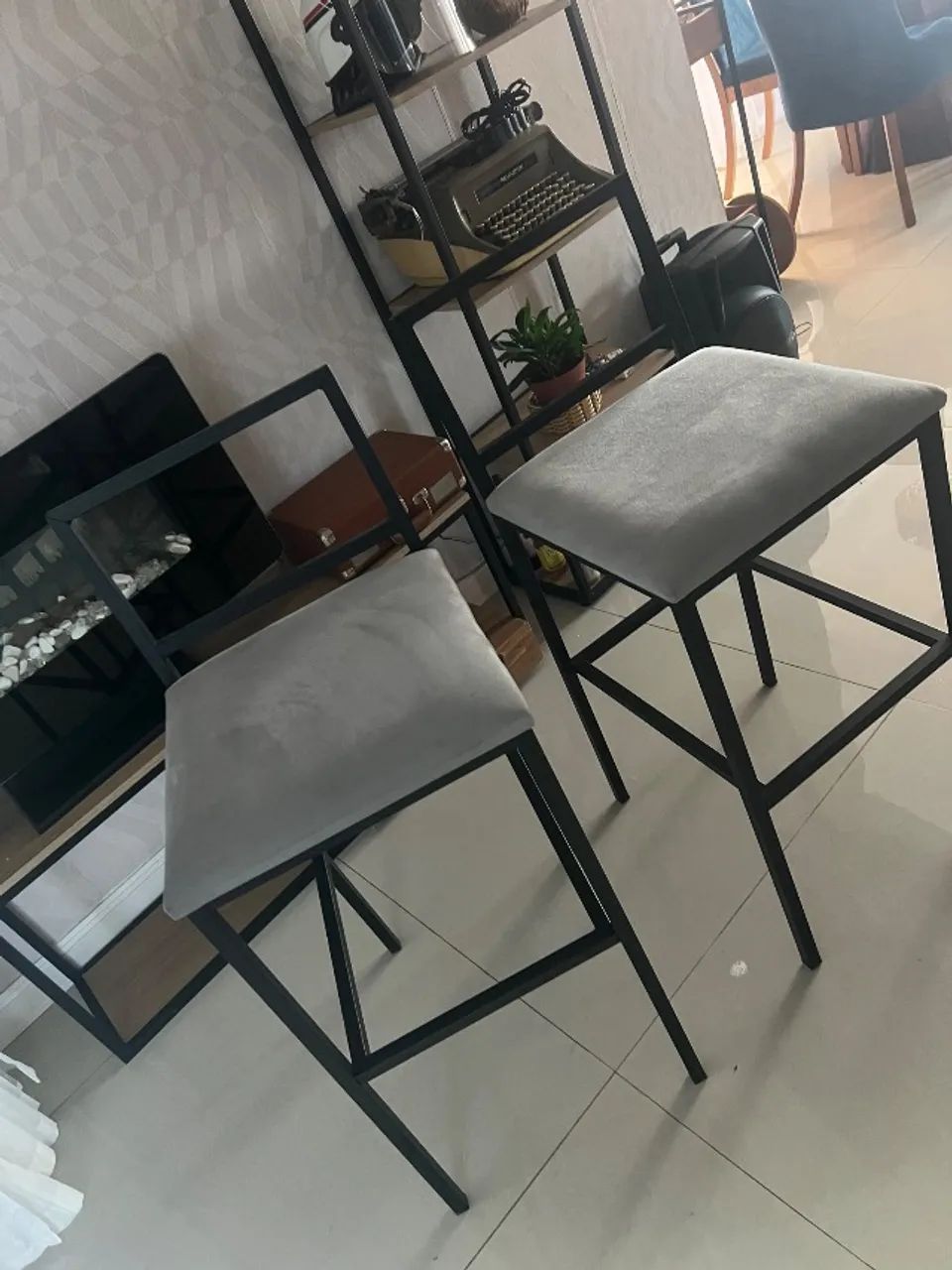 Duas Banquetas novas  - Foto 2