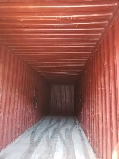 Container em terminal  - Foto 2
