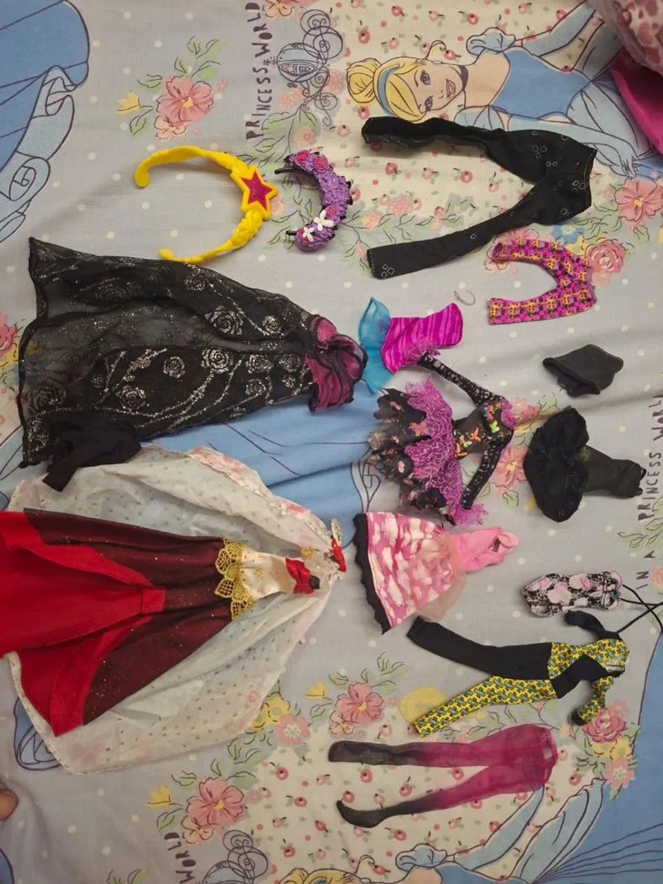 Roupinhas minster high e ever after high