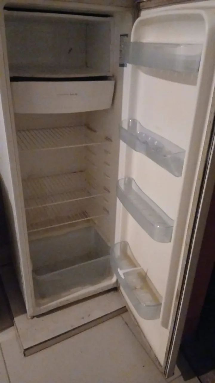 Geladeira usada em ótimo estado  - Foto 2