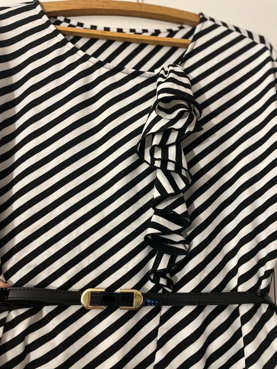 blusa listrada motf com babado e cinto - Foto 3