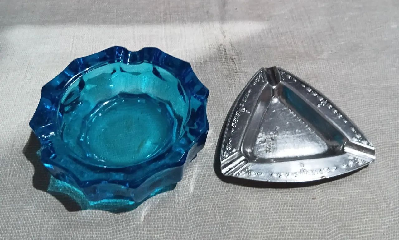 Dois cinzeiros charmosos 