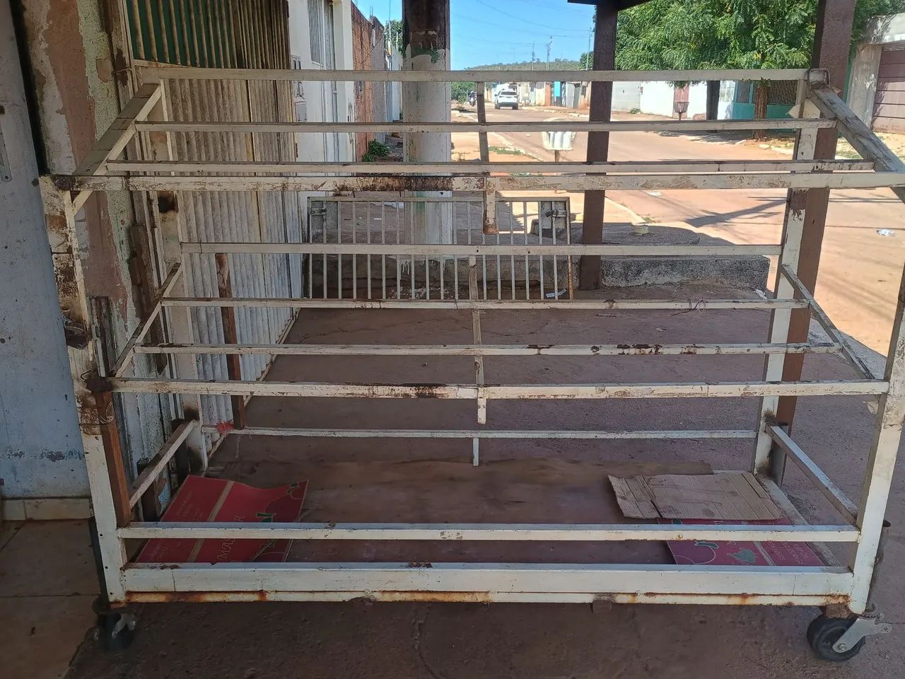 Vendo prateleiras e balança pra comércio 