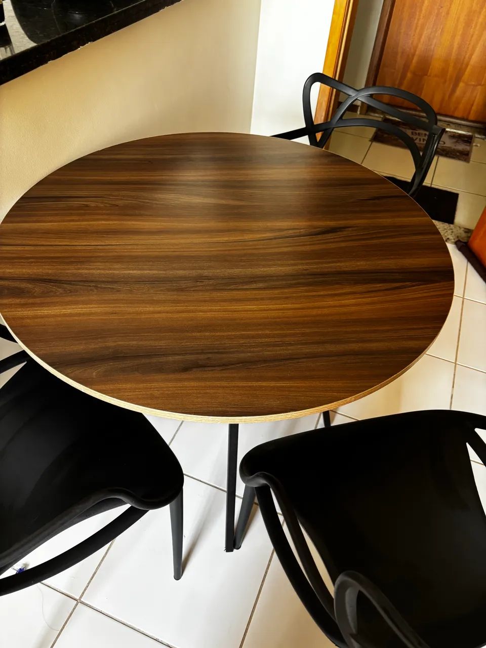 Mesa com quatro cadeiras  - Foto 2