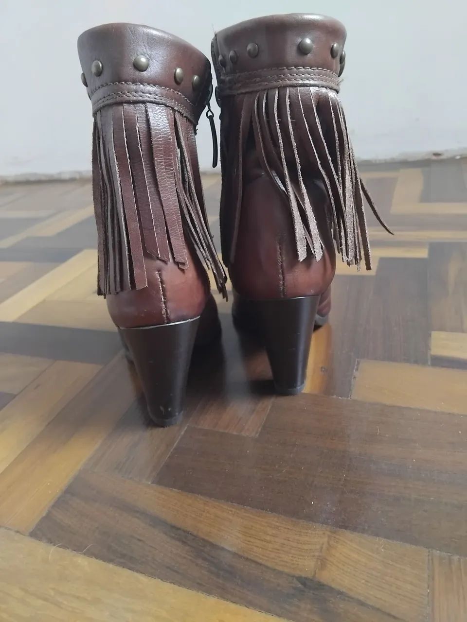 Bota  couro número 36 - Foto 2