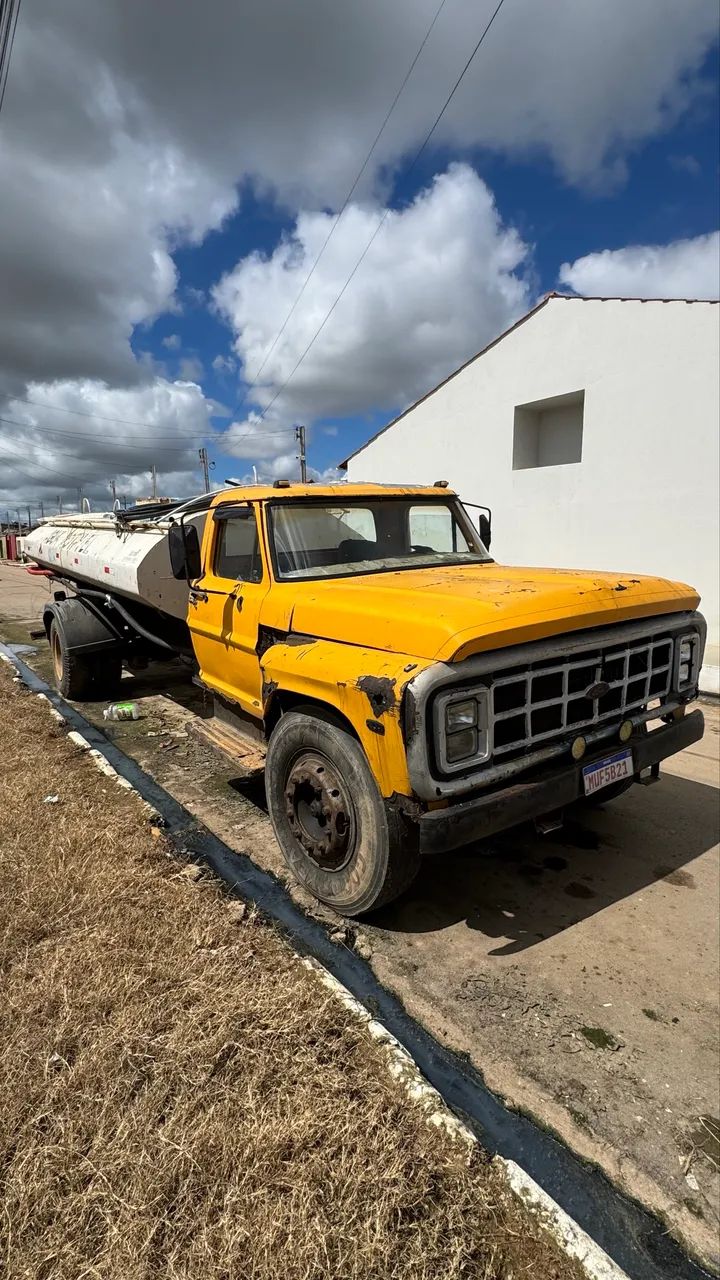 Caminhão Ford 