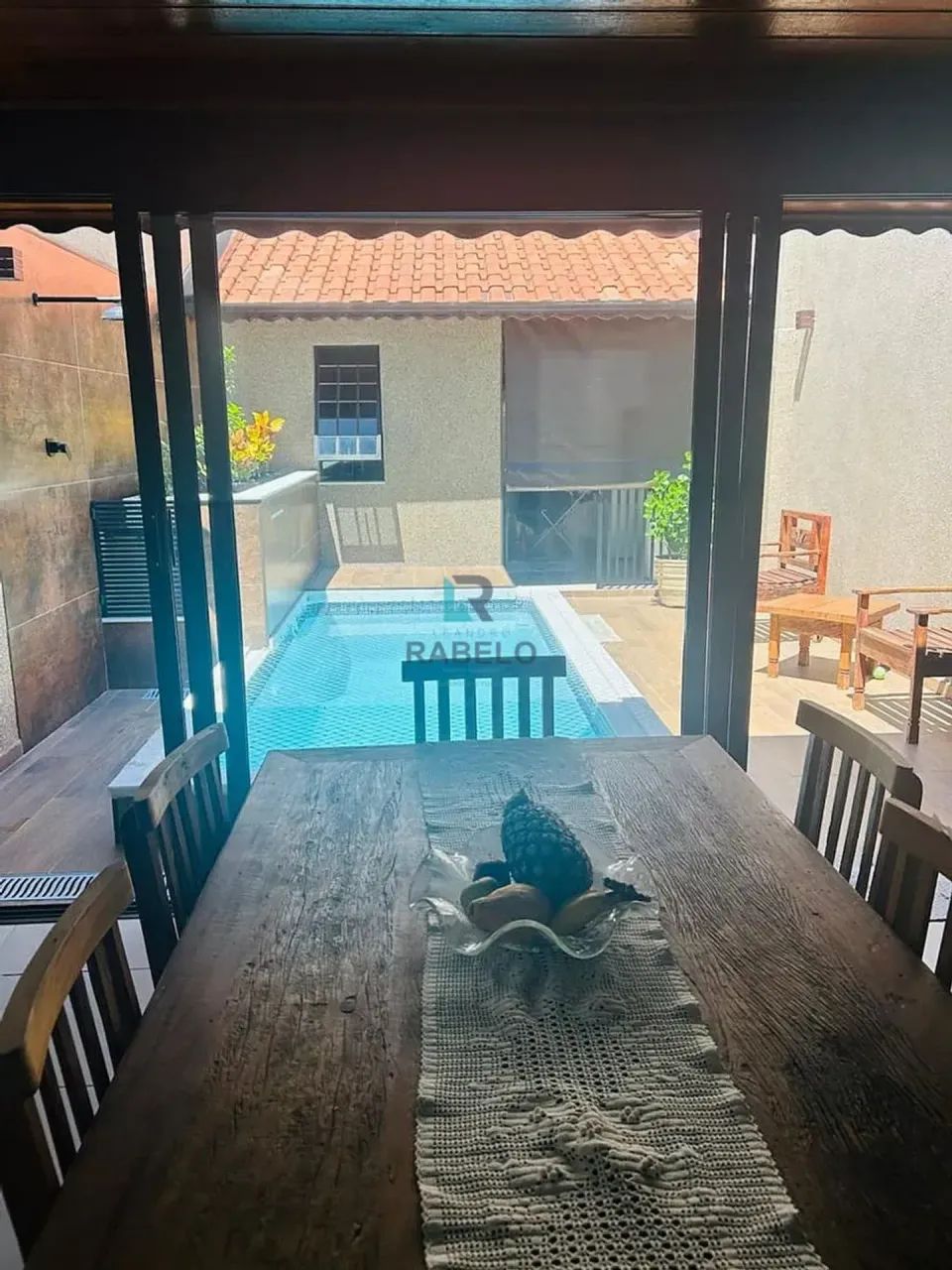 Belíssima casa à venda no centro de Lorena-SP
