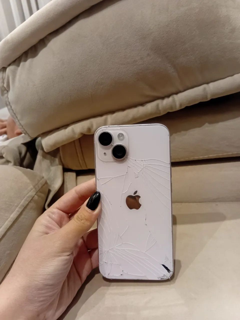 iPhone 14 traseira quebrada 