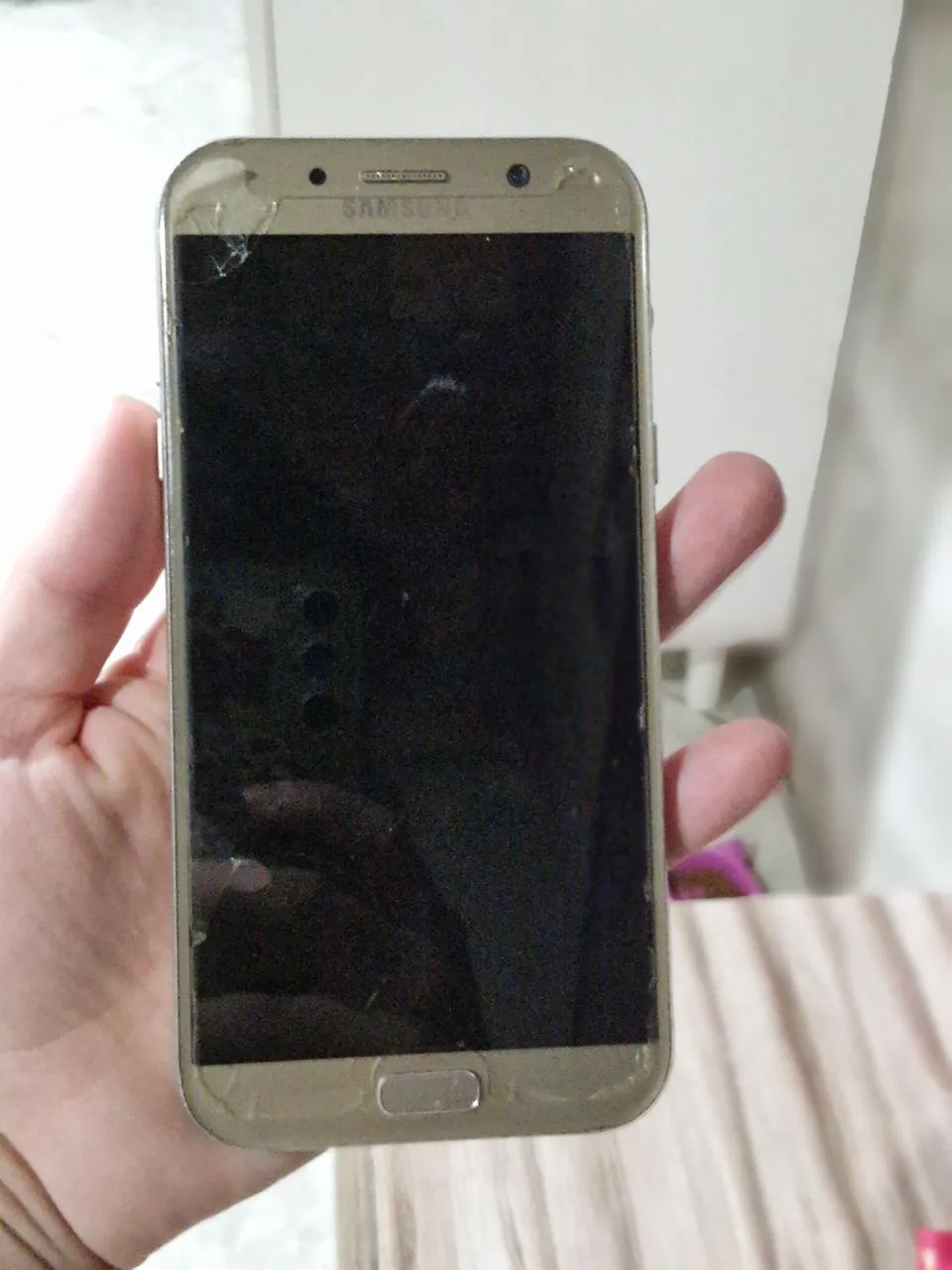 Samsung A7 Dourado - celular quebrado