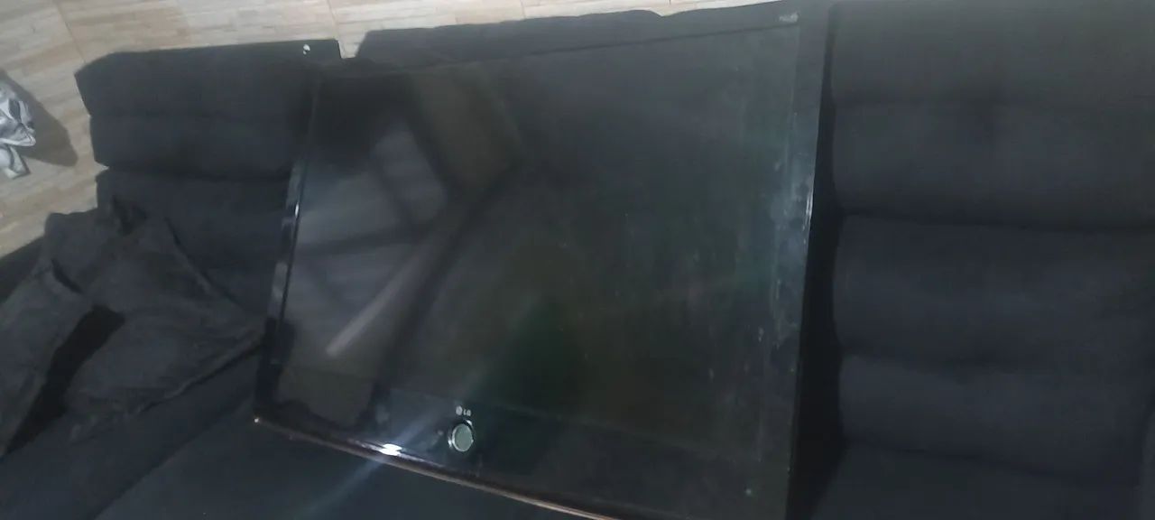 Tv 47 LG com defeito não esta quebrada avalio propostas.