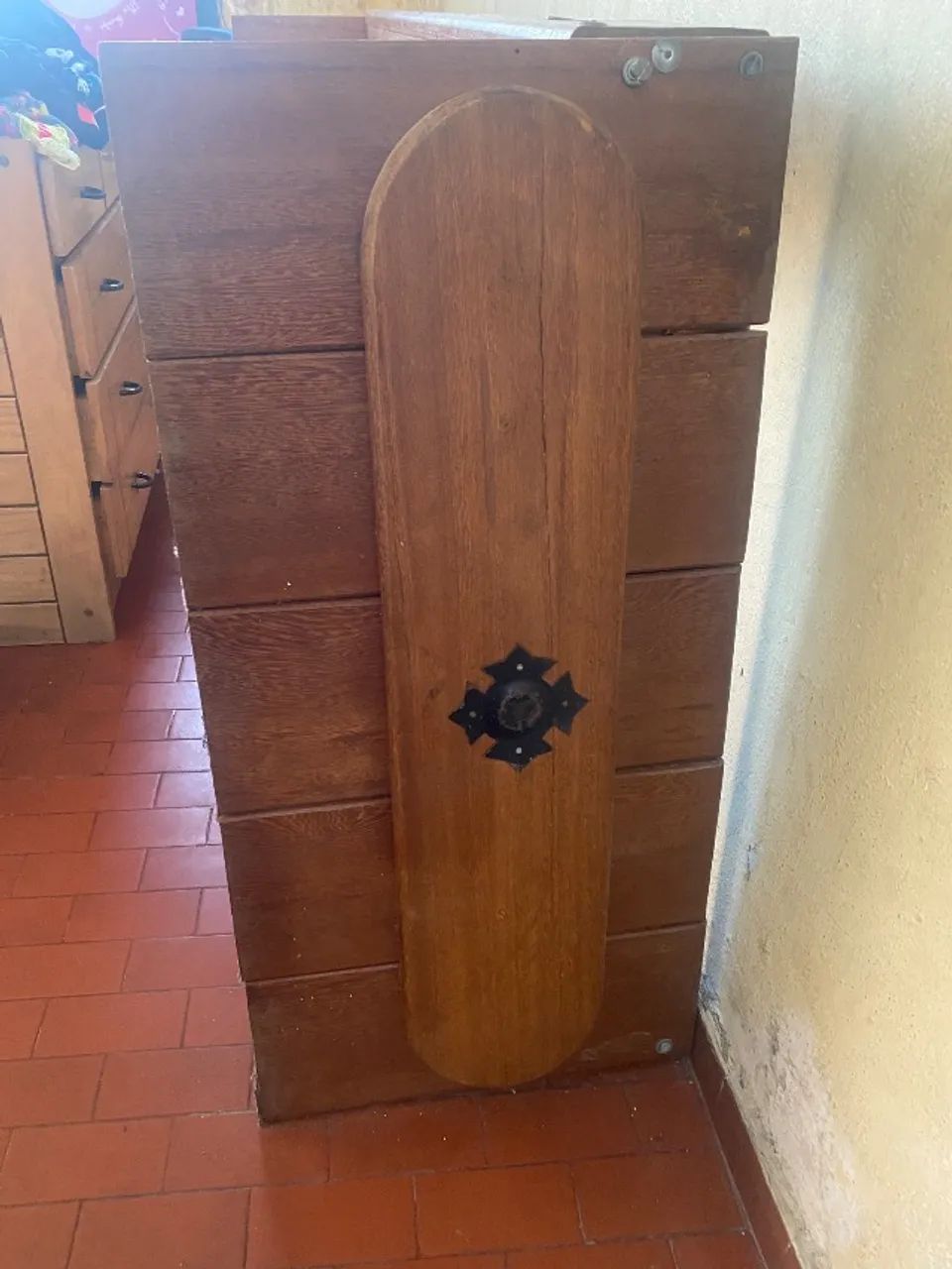 Bicama de solteiro de madeira com compartimento lateral tipo baú. - Foto 3