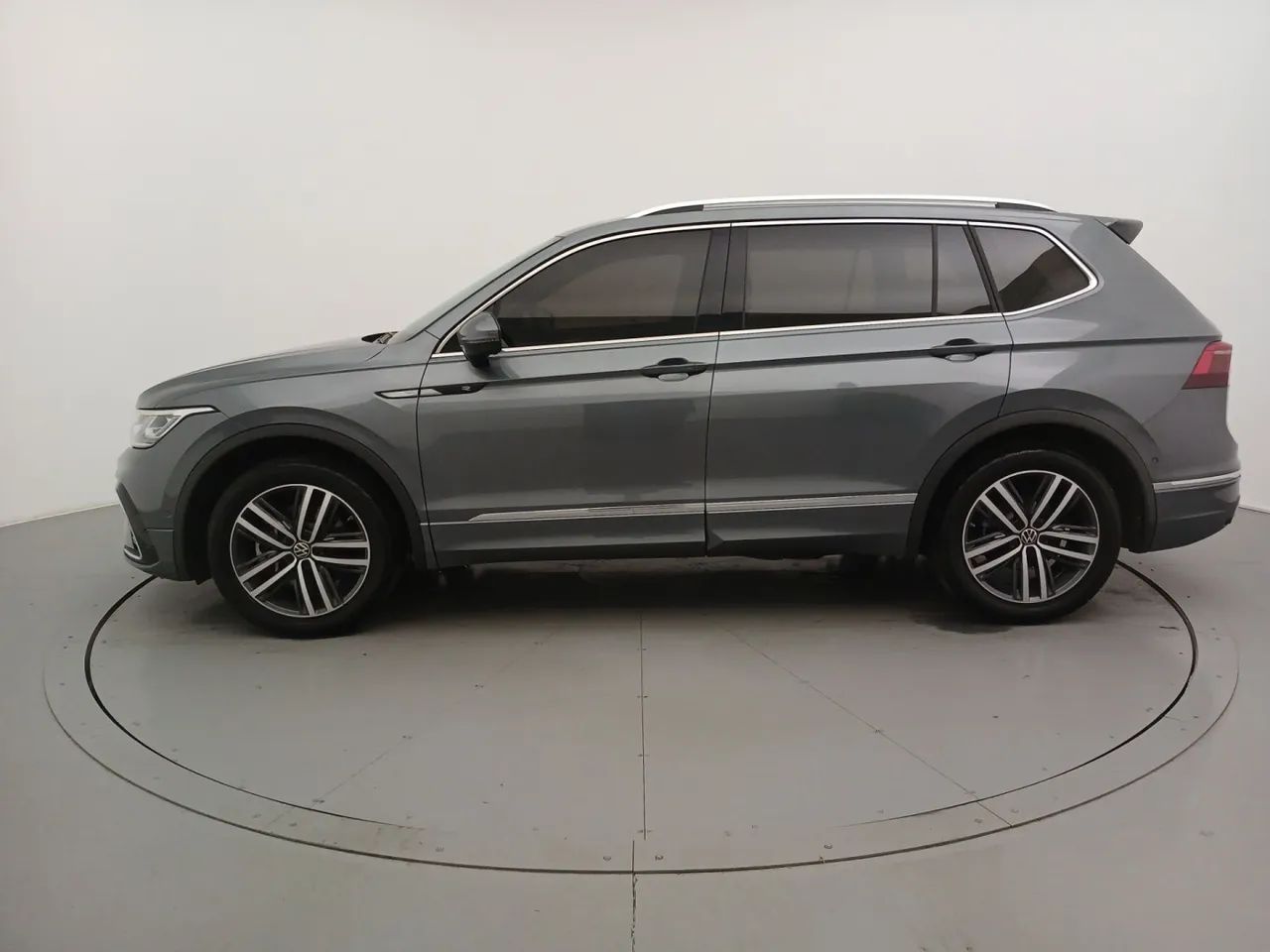 Volkswagen Tiguan Allspac R-Line 300 TSI 2.0, foto 2 de 18