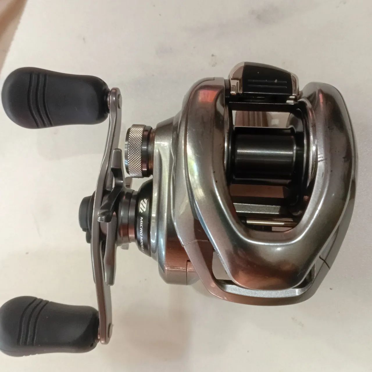 Carretilha shimano metanium DC usada.
