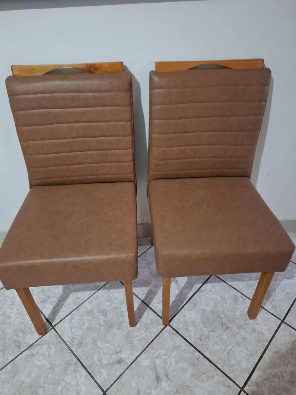 Vendo mesa de jantar com 6 cadeiras  - Foto 2