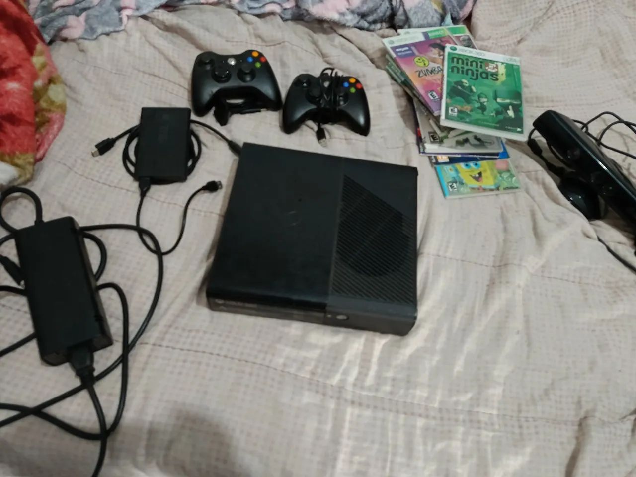 Xbox 360 com Kinect,jogos e um HD externo de 500gb