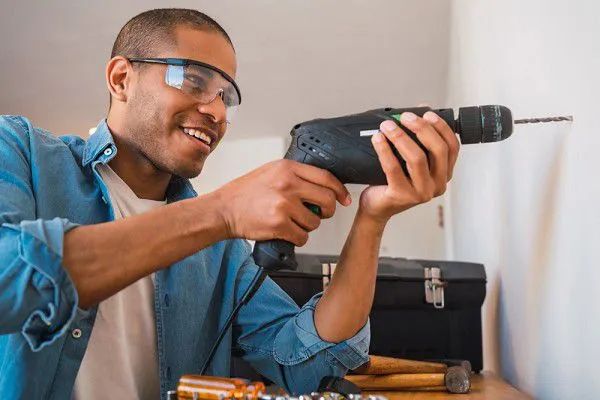 Serviços Com Furadeira em Geral 