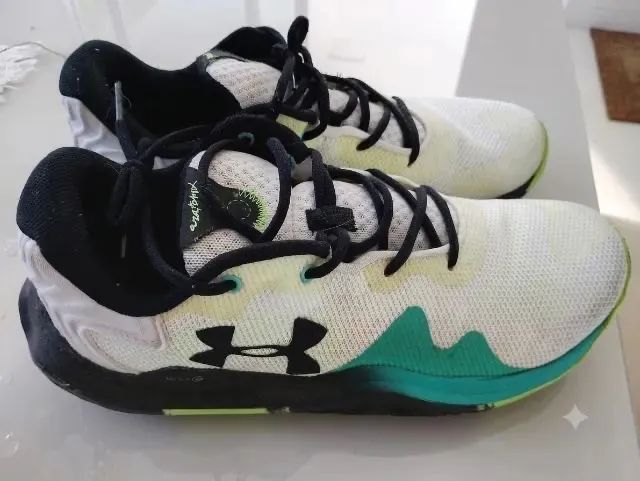 Tênis Under Armour Buzzer 