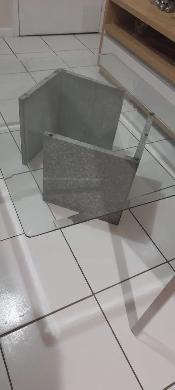 Mesa e centro de vidro
