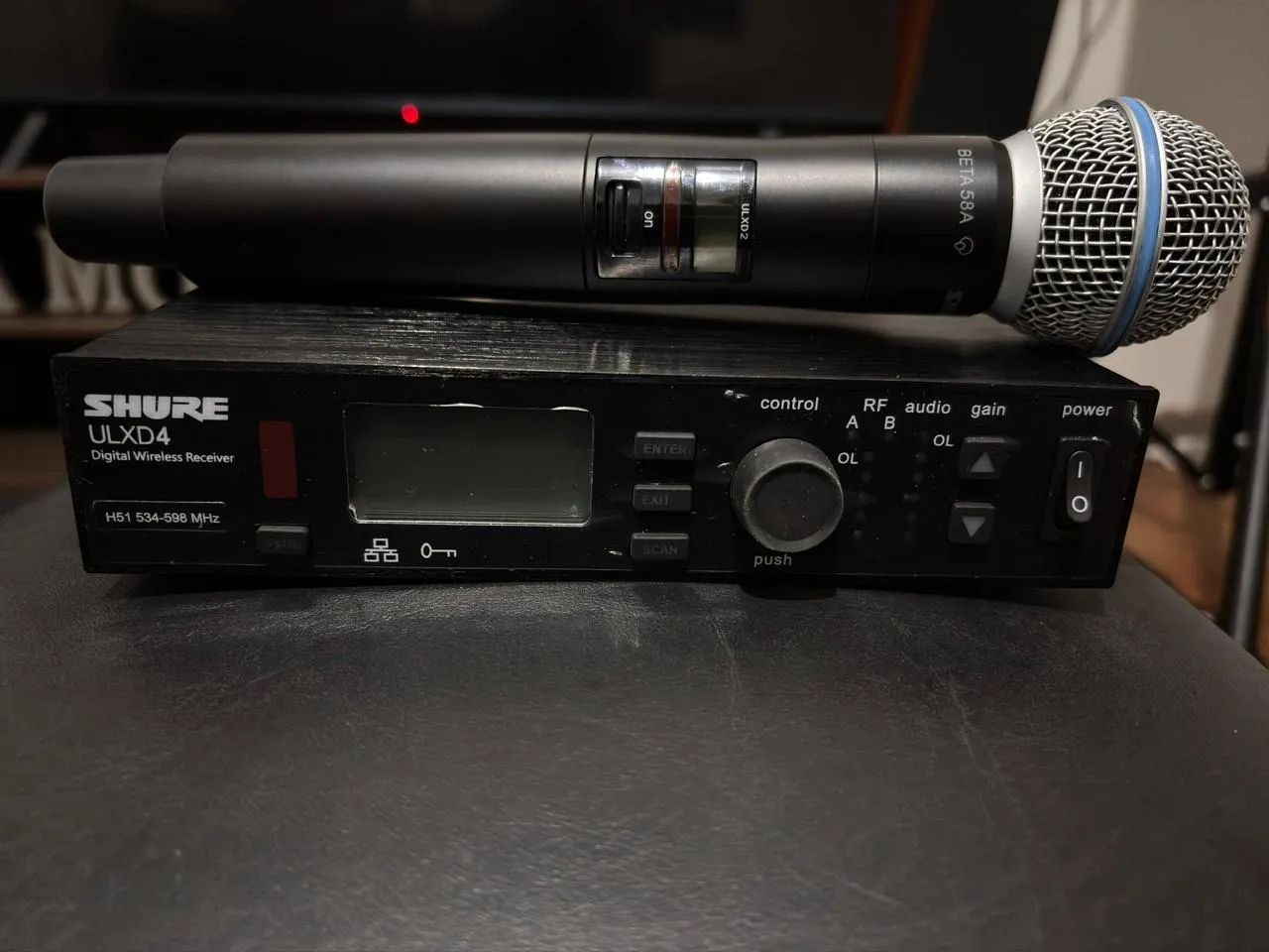 Microfone sem fio SHURE ULXD4 (Made in México)