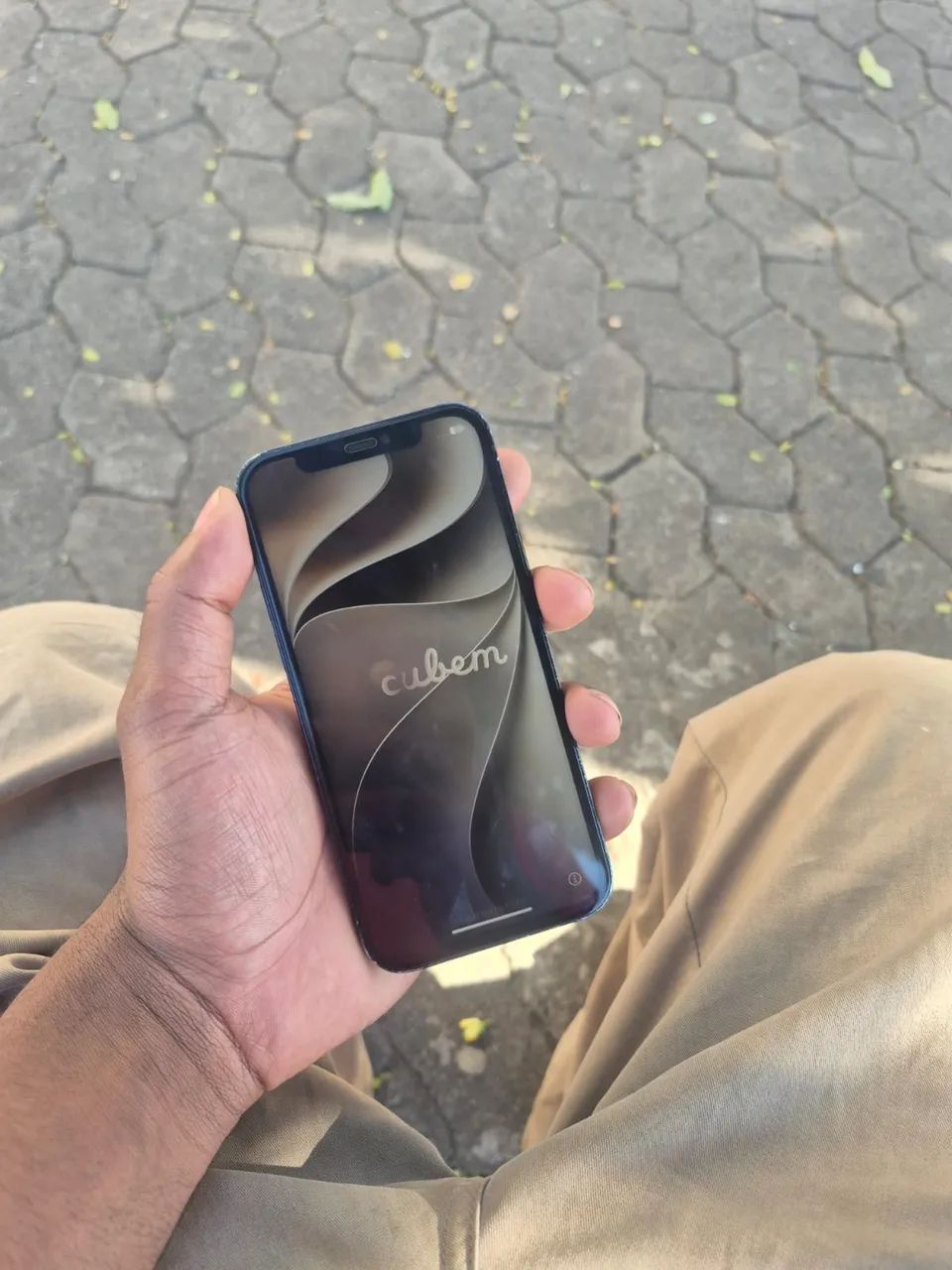 iPhone 12 traseira trincada somente
