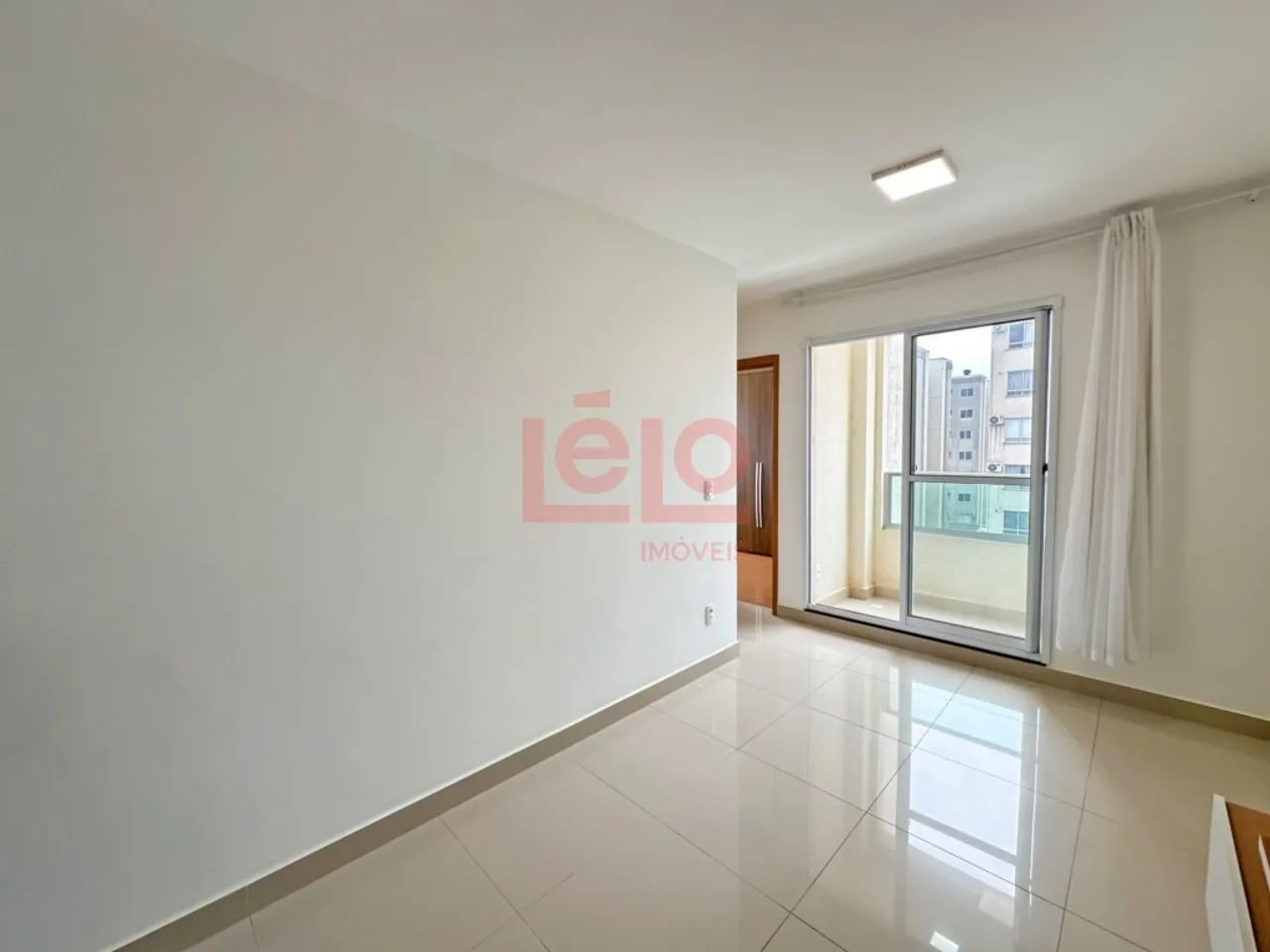 Apartamento para alugar em Maringá com 2 quartos, sacada com churrasqueira e piscina - Foto 2