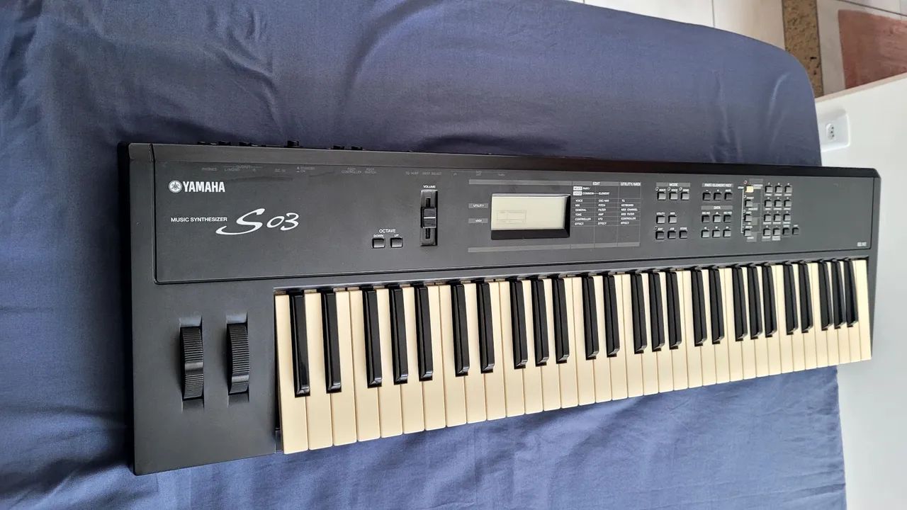 TECLADO YAMAHA S03