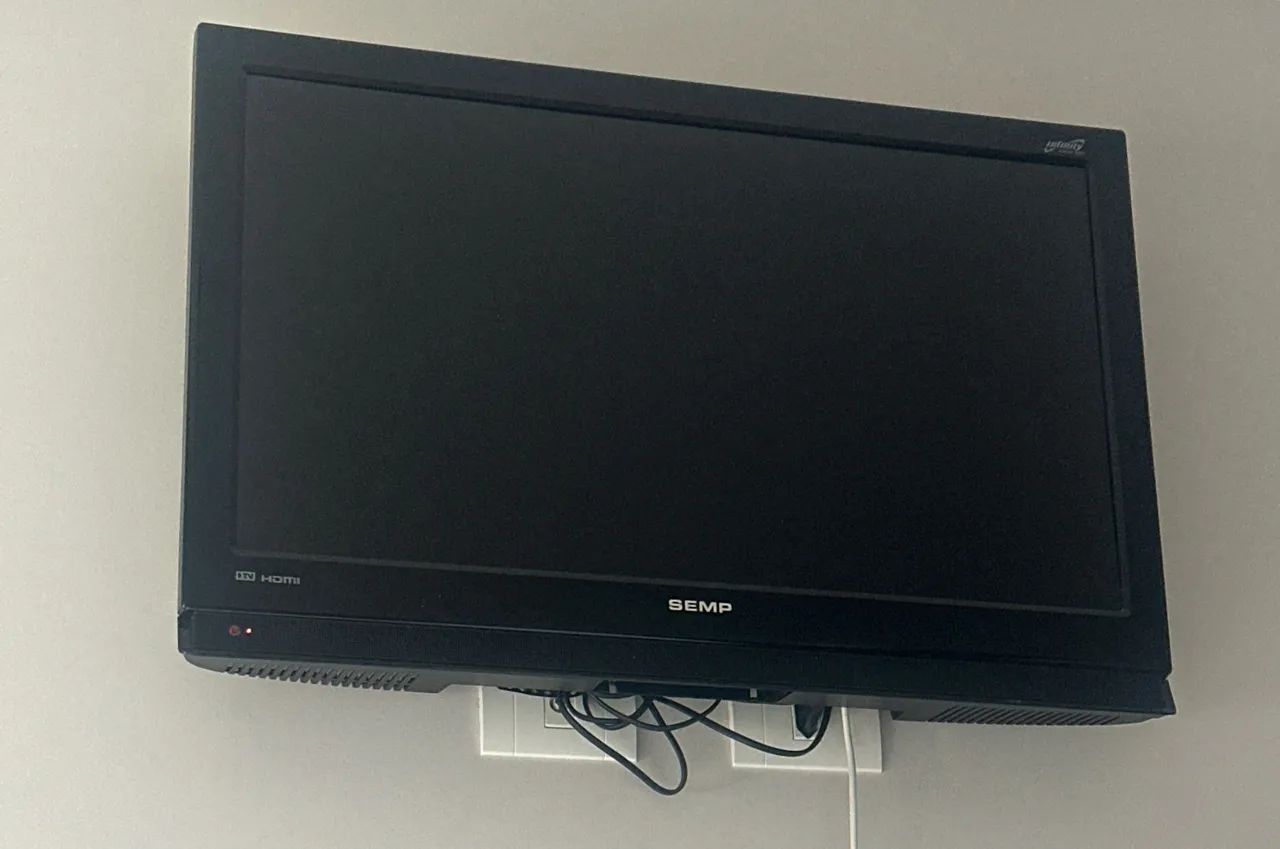 Smart TV 32" Semp + Chromecast (Transforma em Smart!)