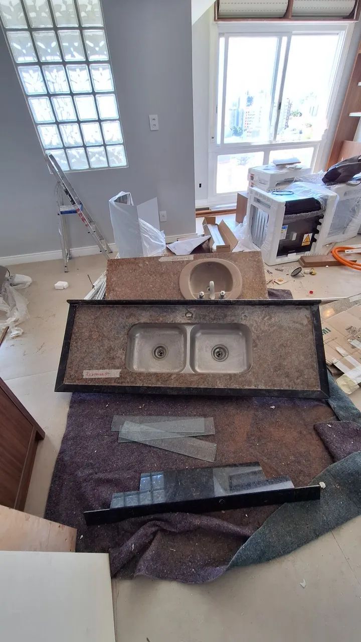 Tampo de Granito (1,66m X 60cm) com Cuba Inox Dupla (80cm x 38cm). Já removido, só levar