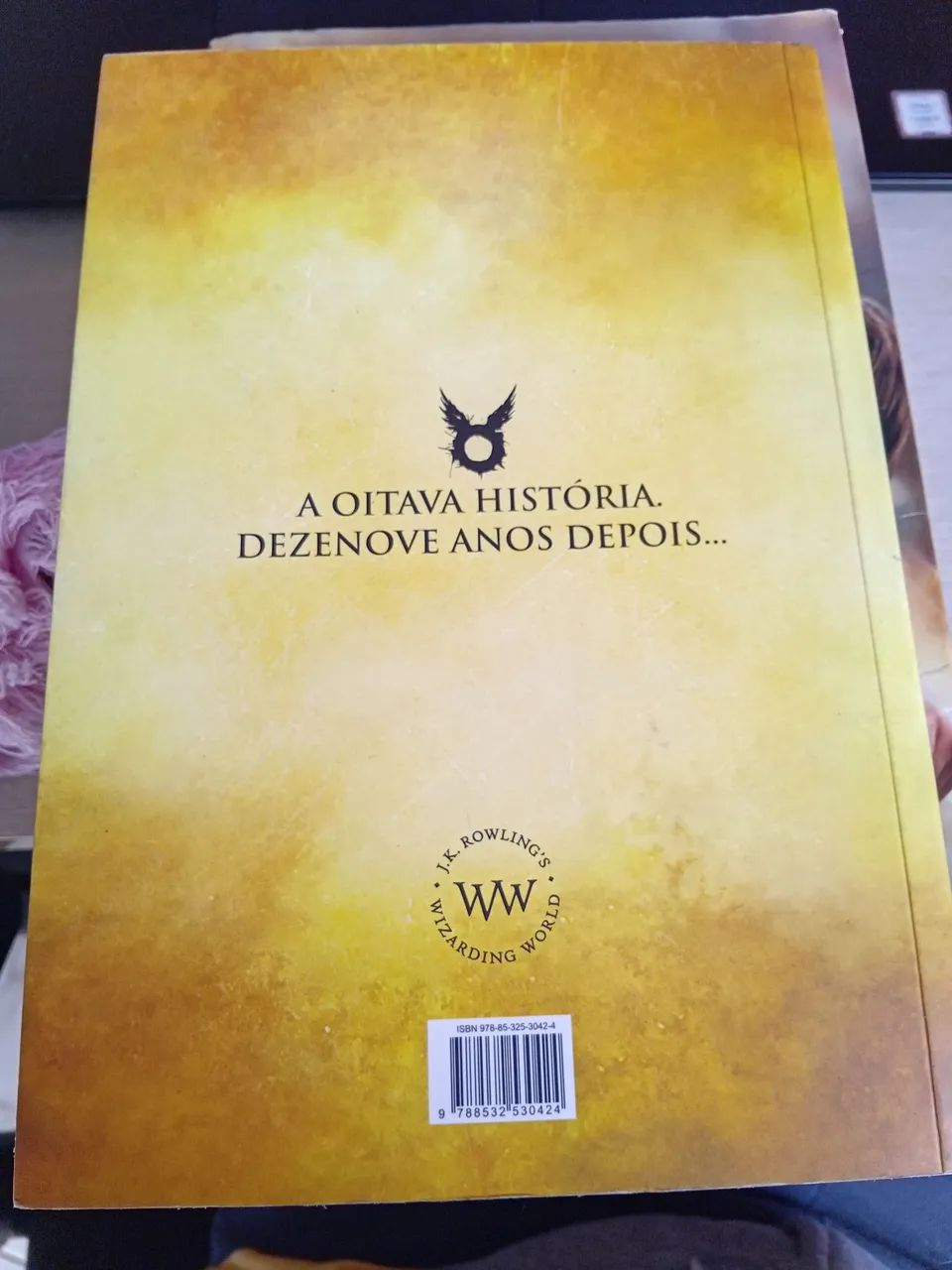 Livro Harry Potter e a Criança Amaldiçoada  - Foto 2