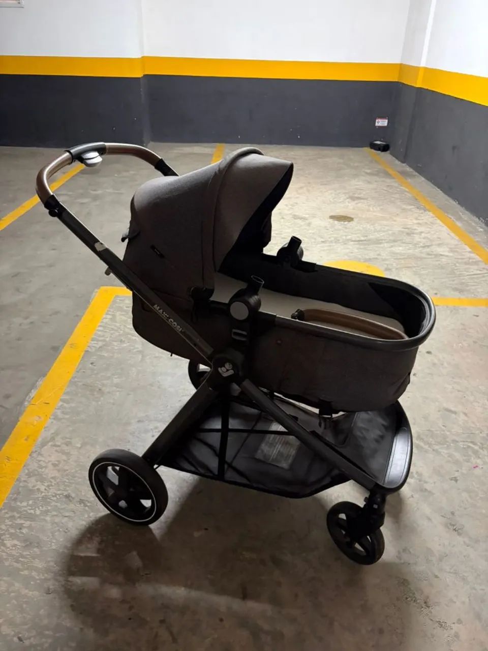 carrinho de bebê Maxi-Cosi Anna com assento 2 em 1 na cor cinza. - Foto 2