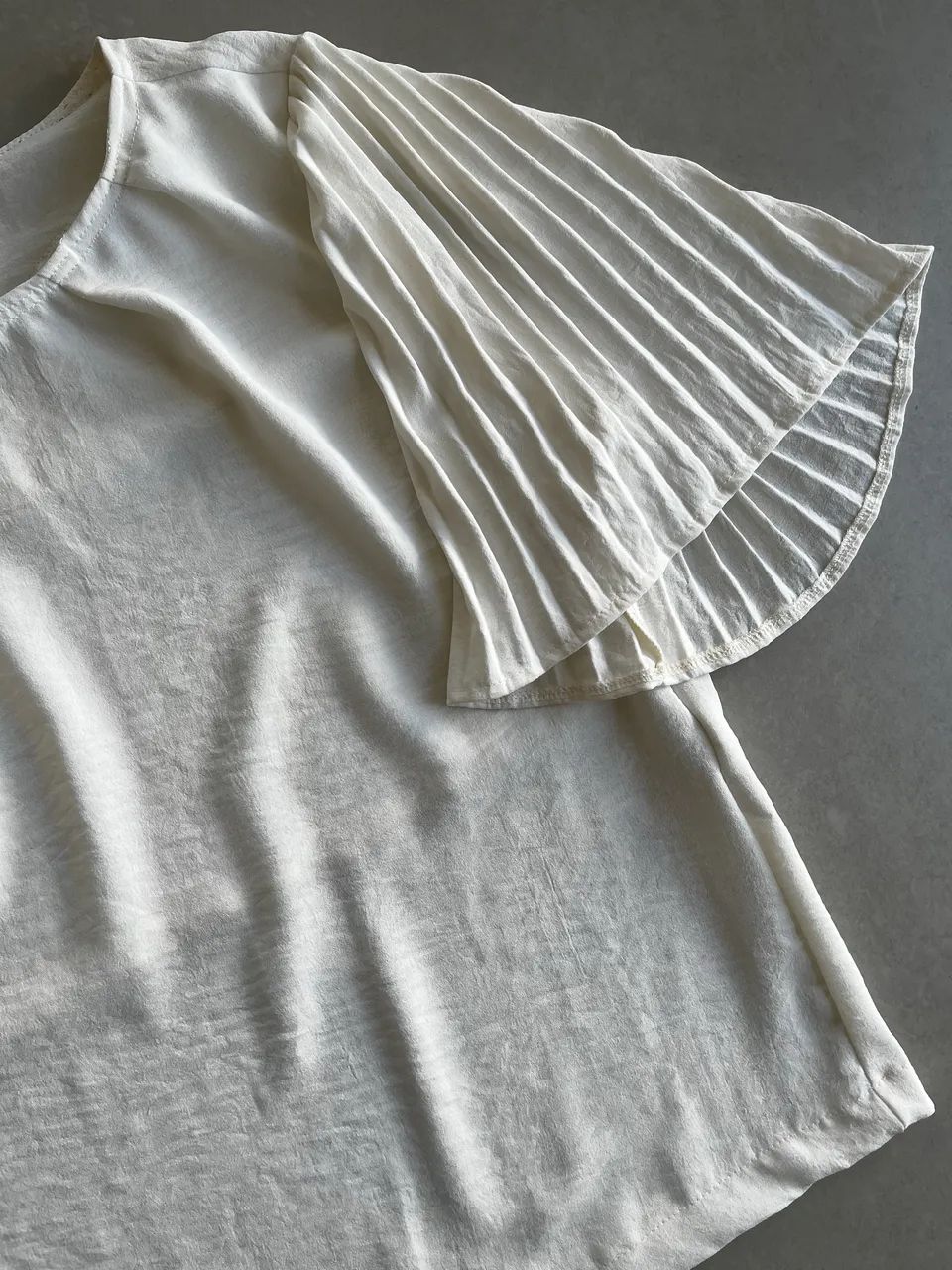 Blusa com mangas plisadas off white- P - Foto 4