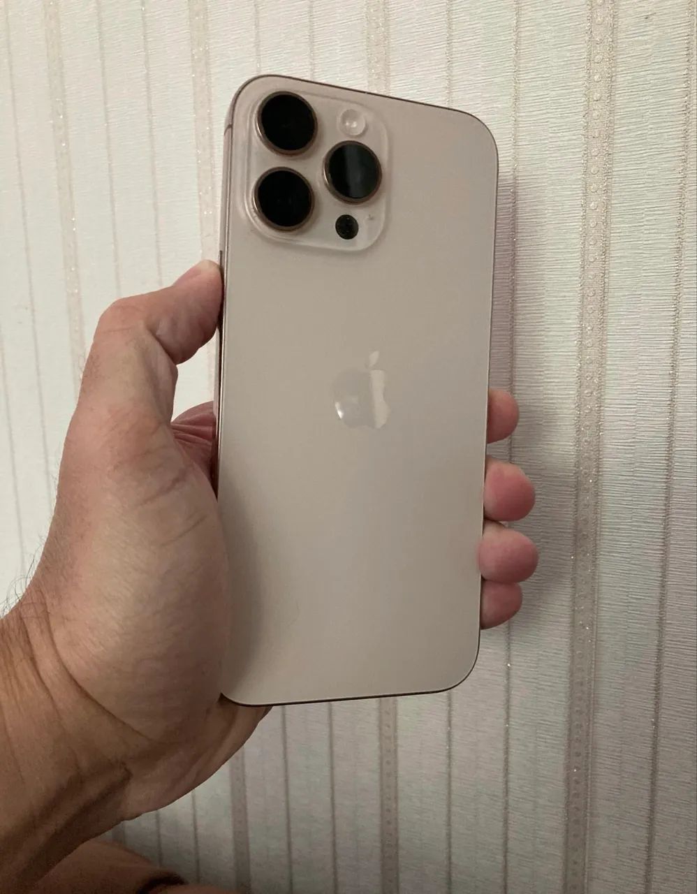 iPhone 16 Pro Max Lacrado Gold 256 GB