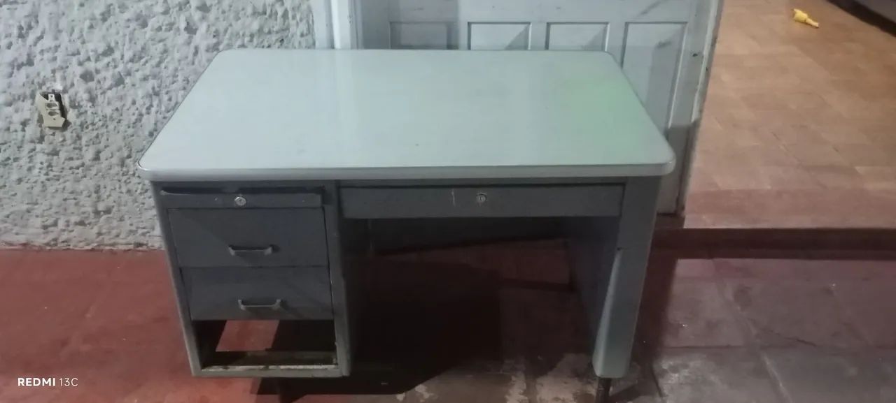 Vendo mesa de escritório de alumínio  - Foto 2