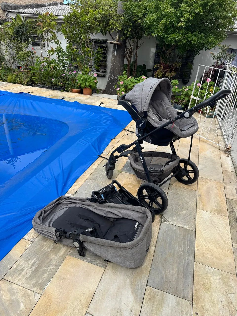 Vendo carrinho de bebê Cosco com bebê conforto  - Foto 4