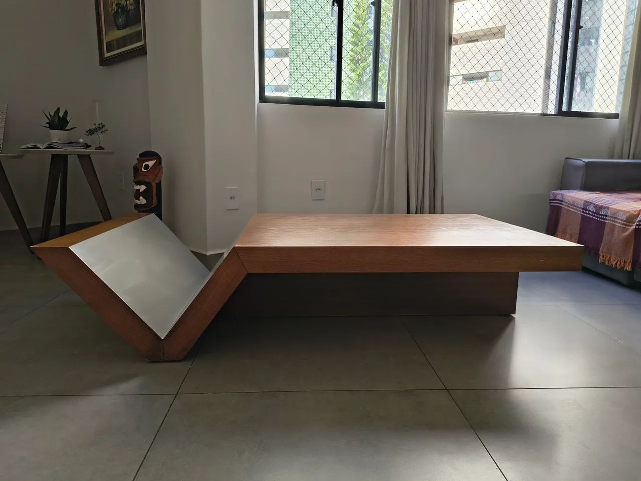MESA DE MADEIRA MACIÇA/ DESIGN MODERNO
