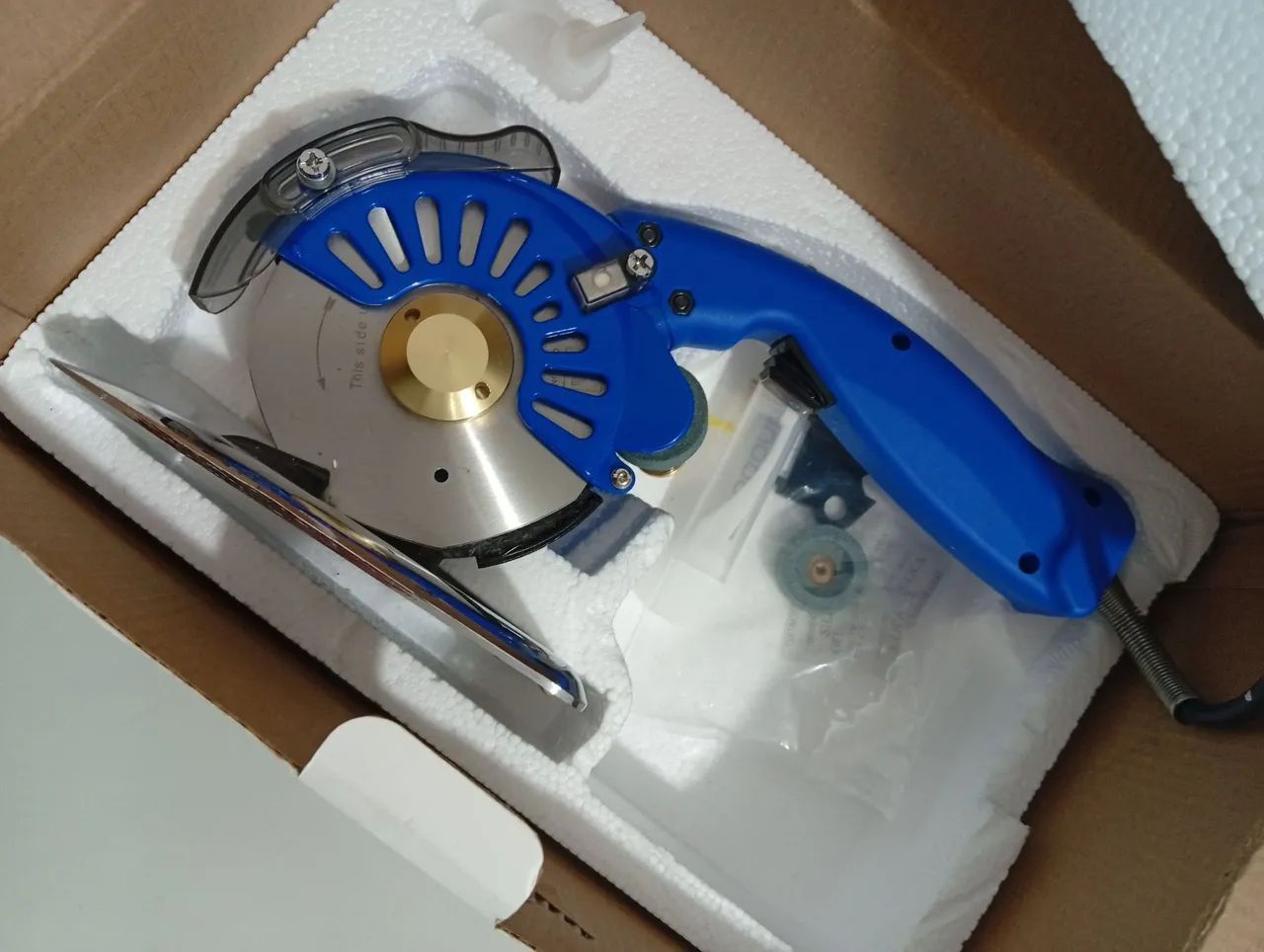 Máquina de cortar tecidos