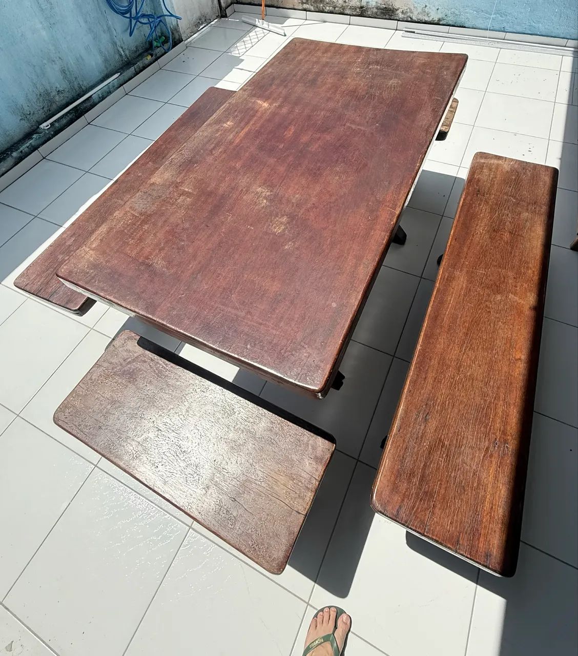 Mesa de madeira maciça. - Foto 2