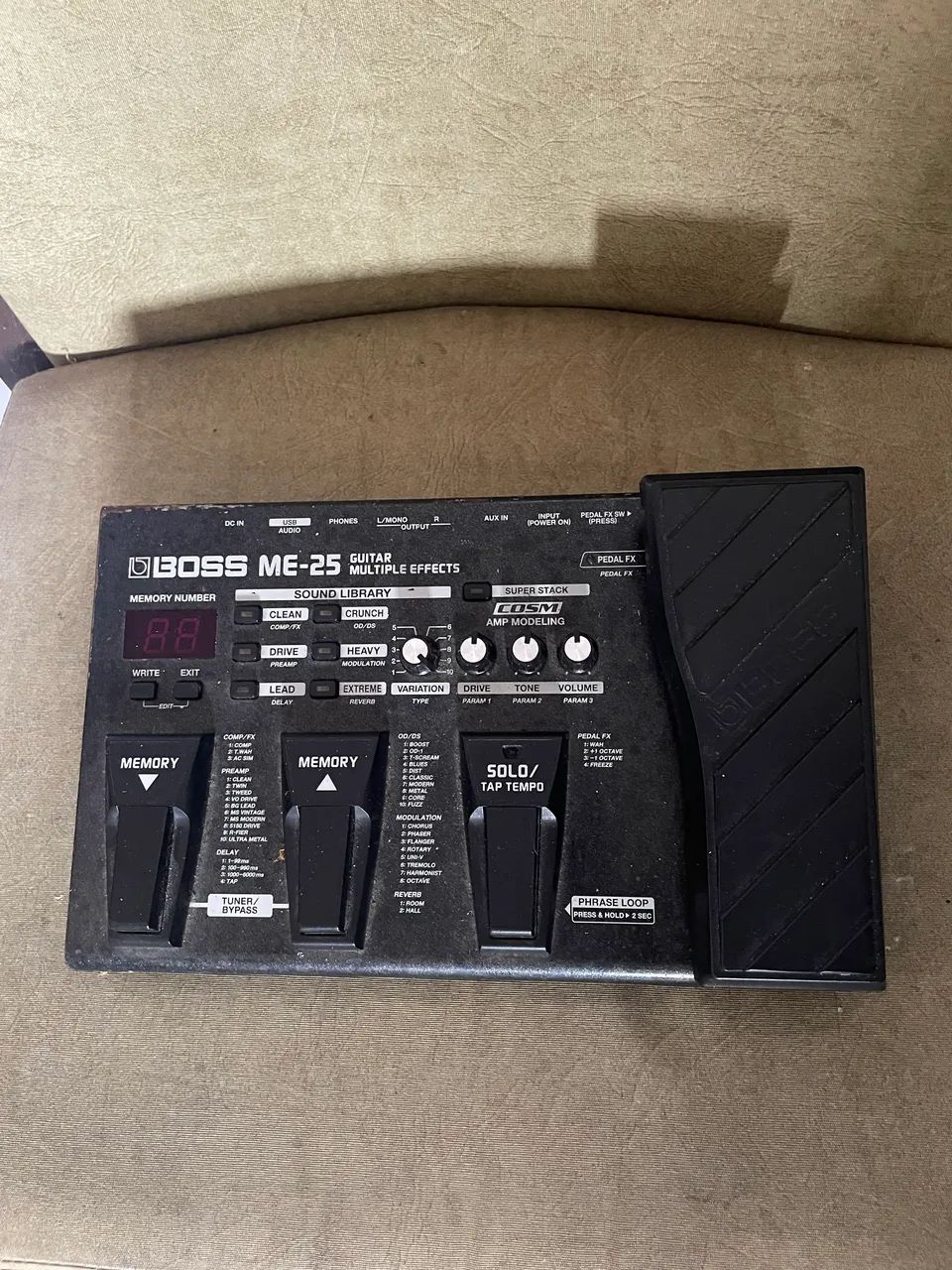 Pedaleira Boss ME-25