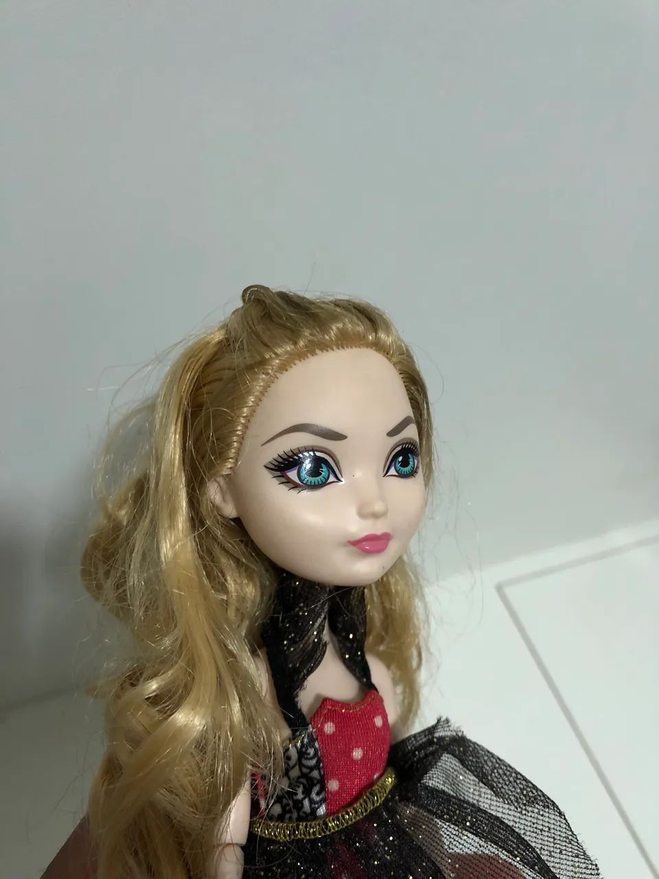 Boneca Ever After High - tem acessórios  - Foto 2