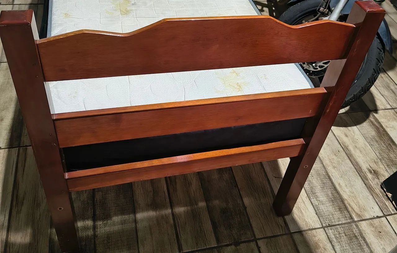 Cama de madeira com colchão  - Foto 5