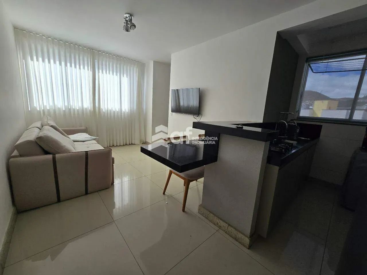 Apartamento mobiliado! 2 quartos, suíte, elevador - Foto 2